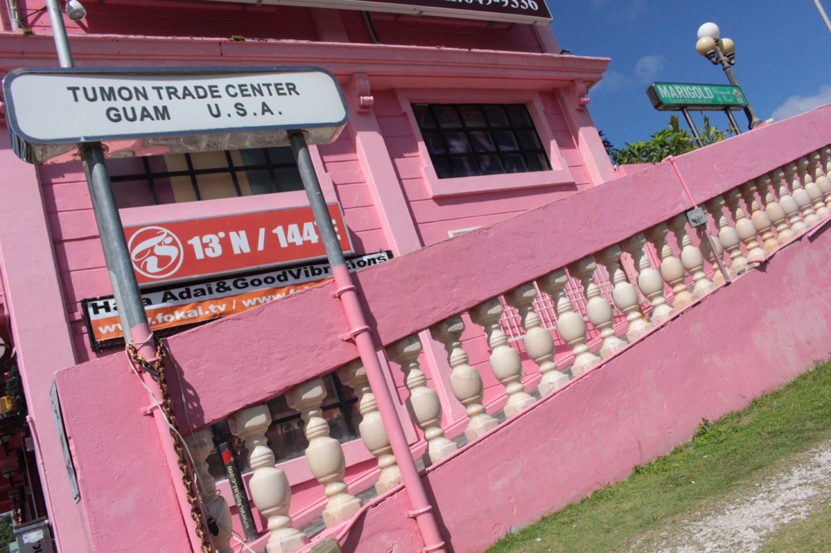 グアムの人気スポット ピンクのビルとは グアム大人の旅ブログ